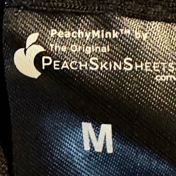 PeachyMink™ by PeachSkinSheets® Luxury Faux Mink Robe – Size M (Black) - Picture 5 of 10